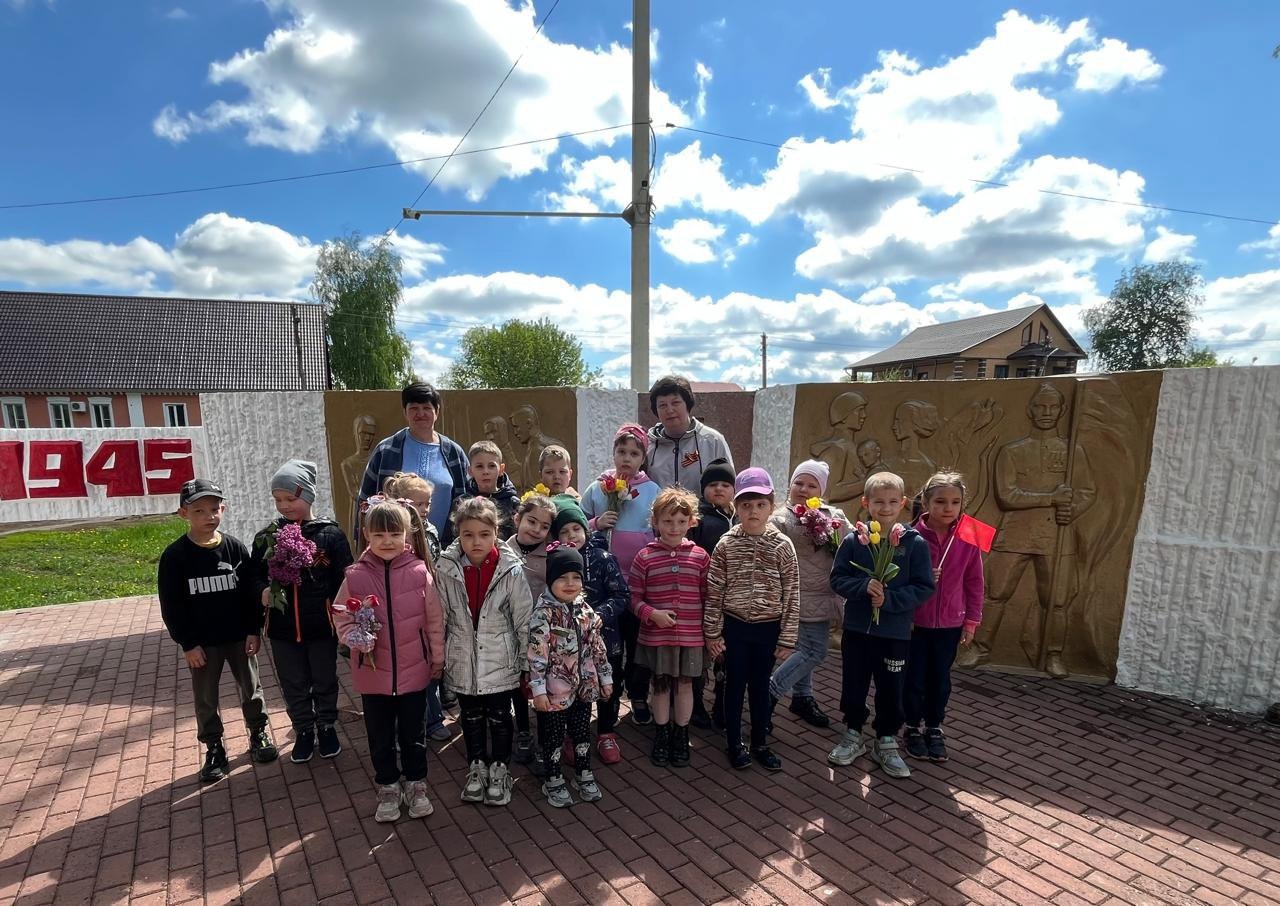 Экскурсия в Аллею Героев и к Вечному огню.