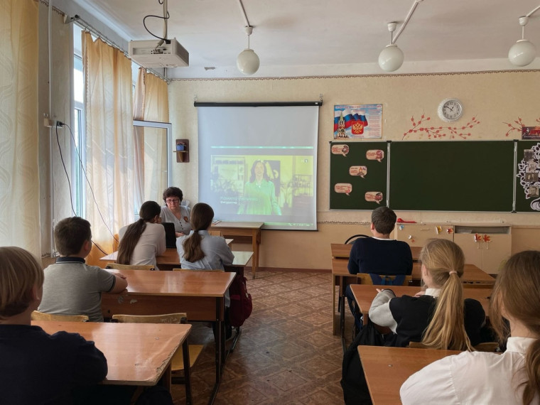 В рамках цикла занятий «Россия – мои горизонты» в нашей школе прошли профориентационные уроки на тему «Пробую профессии в сфере медицины».